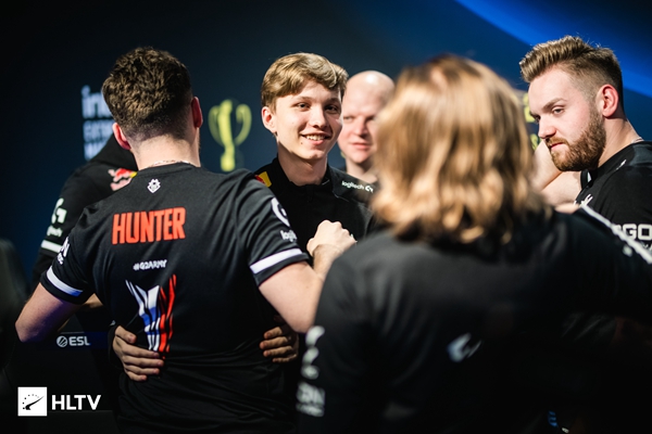 Mouz 和 Vitality 晋级 BLAST Open 春季 2025 淘汰赛